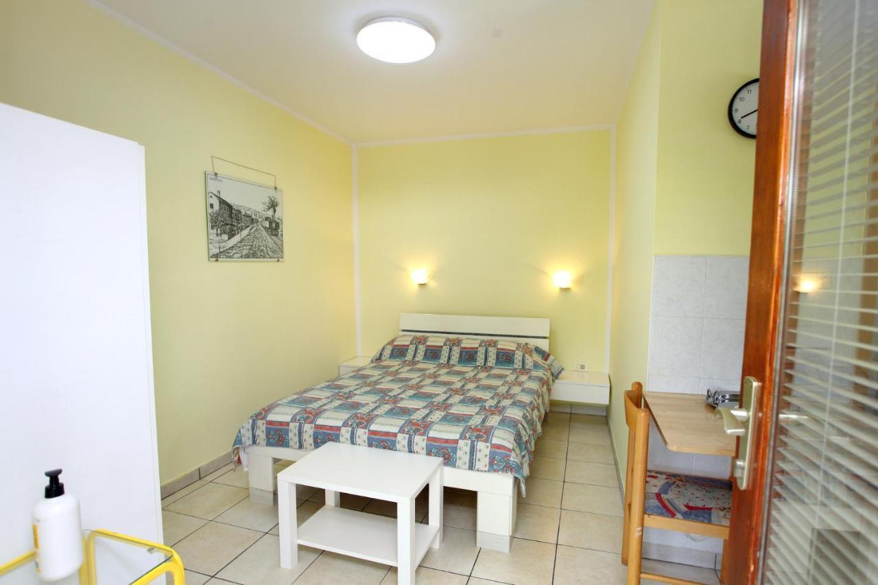 Dino Studio And Room Apartments Portorož Kültér fotó